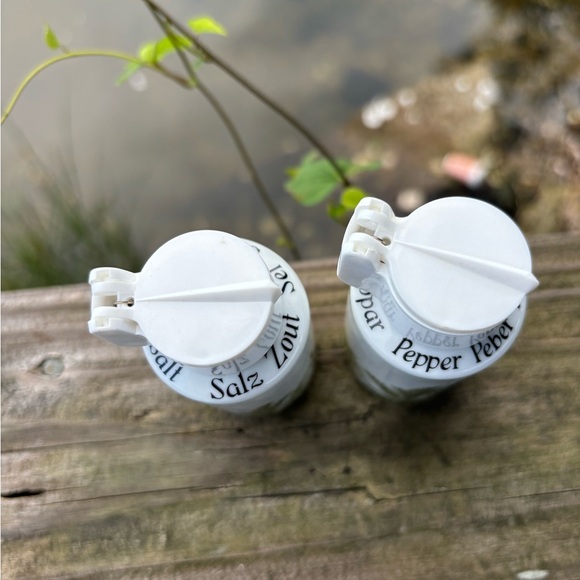 Green White Salt and Pepper Shaker Set Bavaria Germany Shaker Set - Picture 3 of 7